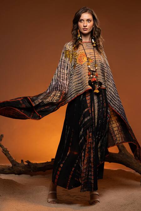 Capisvirleo Black Cotton, Silk Embroidery Shikoba Tie-dye Print Cape Skirt Set Online at Aza Fashions Capisvirleo_Black Cotton, Silk Embroidery Shikoba Tie-dye Print Cape Skirt Set _Online_at_Aza_Fashions