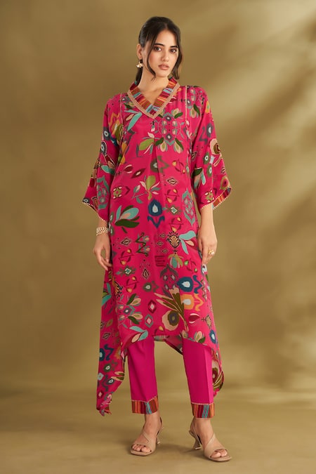 AFFROZ Pink Viscose Crepe Digital Printed Ikat V Neck Floral Pattern Kurta And Pant Set 