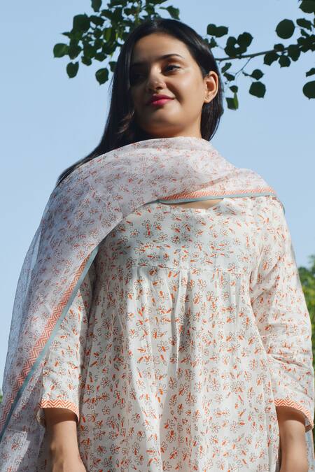 Studio Malang_White Cotton, Kota Doria Embroidery Round Neck Floral Print Anarkali Set_Online_at_Aza_Fashions