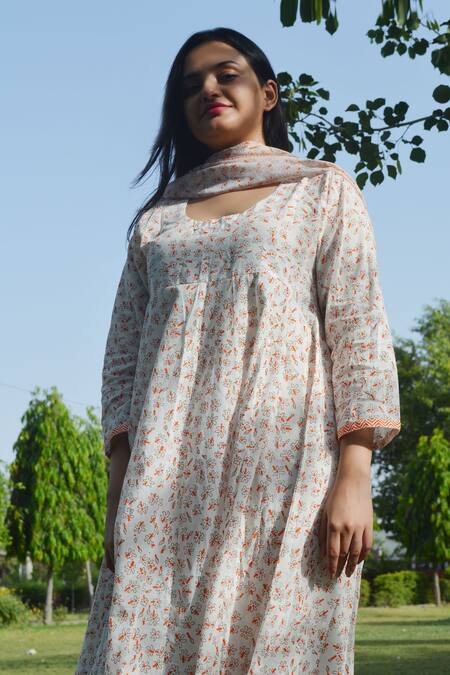 Buy_Studio Malang_White Cotton, Kota Doria Embroidery Round Neck Floral Print Anarkali Set