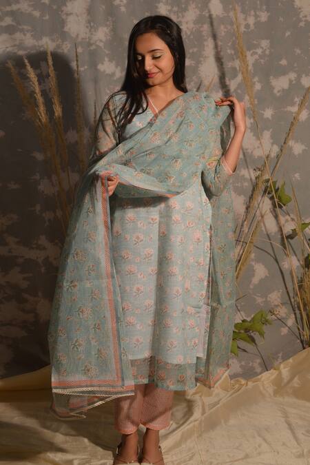 Buy_Studio Malang_Blue Kota Doriya Printed Flower Bloom V Neck Kurta_Online_at_Aza_Fashions