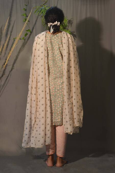 Shop Studio Malang Grey Tissue, Chanderi Embroidery V-neck Flower Print Kurta Set at Aza Fashions Shop_Studio Malang_Grey Tissue, Chanderi Embroidery V-neck Flower Print Kurta Set_at_Aza_Fashions