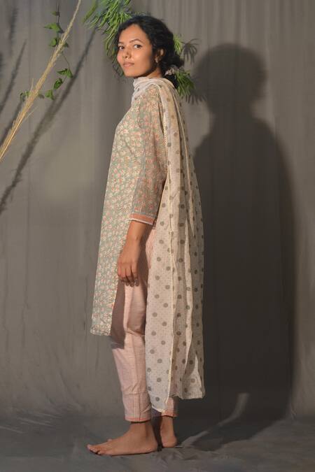 Studio Malang Grey Tissue, Chanderi Embroidery V-neck Flower Print Kurta Set at Aza Fashions Studio Malang_Grey Tissue, Chanderi Embroidery V-neck Flower Print Kurta Set_at_Aza_Fashions