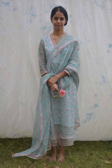Buy Studio Malang Blue Kota Doria Embroidery V-neck Bouquet Print Kurta Set Buy_Studio Malang_Blue Kota Doria Embroidery V-neck Bouquet Print Kurta Set
