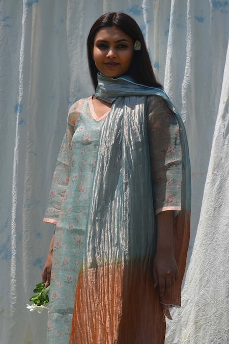Buy_Studio Malang_Blue Organza, Tissue, Cotton Embroidery V-neck Asmaan Bouquet Print Kurta Set_Online_at_Aza_Fashions