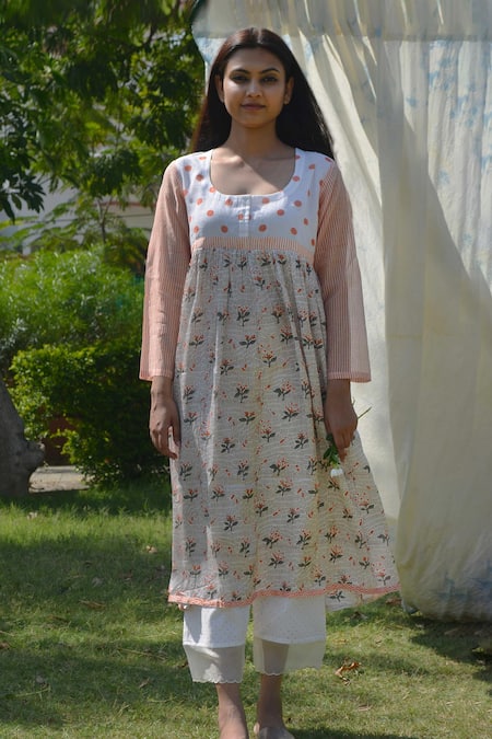 Shop Studio Malang White Modal, Silk Round Neck Bloom Print Kurta Set at Aza Fashions Shop_Studio Malang_White Modal, Silk Round Neck Bloom Print Kurta Set_at_Aza_Fashions