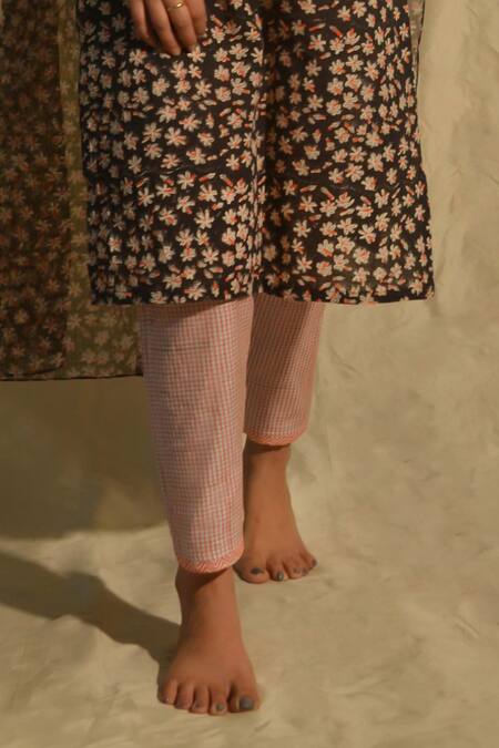 Studio Malang Black Cotton, Kota Doria Lace V-neck Straight Floral Pattern Kurta Pant Set at Aza Fashions Studio Malang_Black Cotton, Kota Doria Lace V-neck Straight Floral Pattern Kurta Pant Set_at_Aza_Fashions