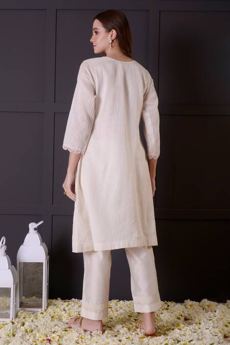 Shop_Surabhi Arya_White Chanderi Embroidery, Sequins V-neck Floral Hand Kurta And Pant Set _at_Aza_Fashions