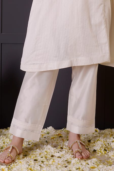 Surabhi Arya White Chanderi Embroidery, Sequins V-neck Floral Hand Kurta And Pant Set Online at Aza Fashions Surabhi Arya_White Chanderi Embroidery, Sequins V-neck Floral Hand Kurta And Pant Set _Online_at_Aza_Fashions