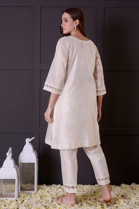 Shop_Surabhi Arya_White Chanderi Embroidery Round Neck Kurta And Pant Set _at_Aza_Fashions