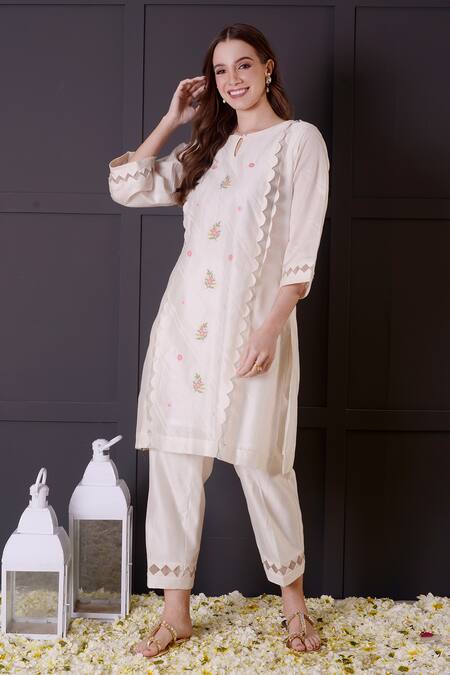Buy_Surabhi Arya_White Chanderi Embroidery Round Neck Kurta And Pant Set _Online_at_Aza_Fashions