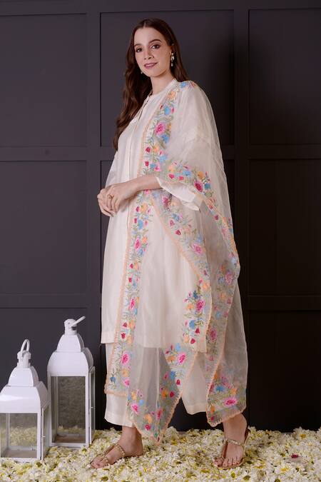 Buy_Surabhi Arya_White Chanderi, Organza Embroidery Bandeau Neck Collar Kurta Pant Set _Online_at_Aza_Fashions