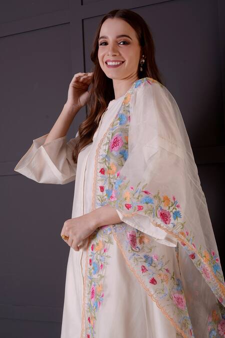 Shop_Surabhi Arya_White Chanderi, Organza Embroidery Bandeau Neck Collar Kurta Pant Set _Online_at_Aza_Fashions