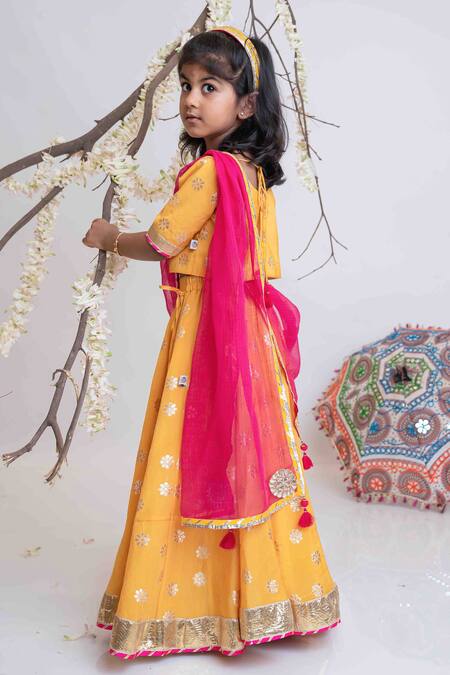 Mi Dulce An'ya Yellow 100% Organic Cotton Hand Embroidered Banarasi Floral Lehenga Set  4