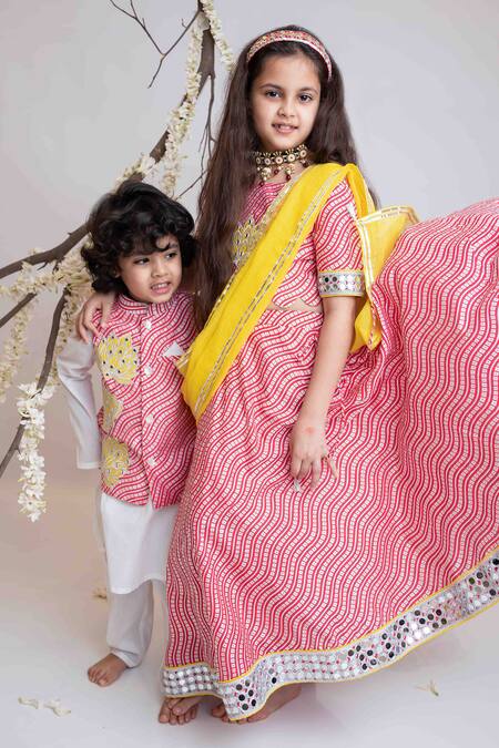 MI Dulce AN'YA Pink Handloom , Chanderi, Leheriya Pattern Lehenga Blouse Set Online at Aza Fashions MI Dulce AN'YA_Pink Handloom , Chanderi, Leheriya Pattern Lehenga Blouse Set _Online_at_Aza_Fashions