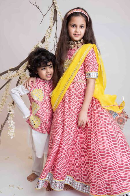 Buy MI Dulce AN'YA Pink Handloom , Chanderi, Leheriya Pattern Lehenga Blouse Set Online at Aza Fashions Buy_MI Dulce AN'YA_Pink Handloom , Chanderi, Leheriya Pattern Lehenga Blouse Set _Online_at_Aza_Fashions