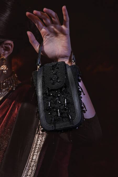 Buy_Versuhz_Black Bead Geometric Dangling Hand Embroidered Belt Bag 