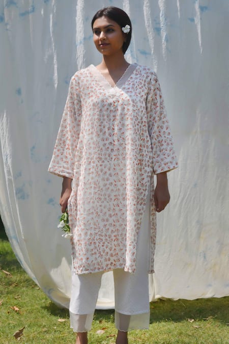Studio Malang_White Chanderi, Velvet Scoop Neck Bloomy Print Kurta With Pant_Online_at_Aza_Fashions