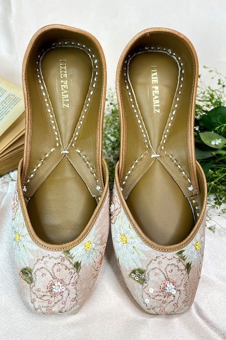 Pixie Pearlz Dreamy Hues Floral Print Juttis 