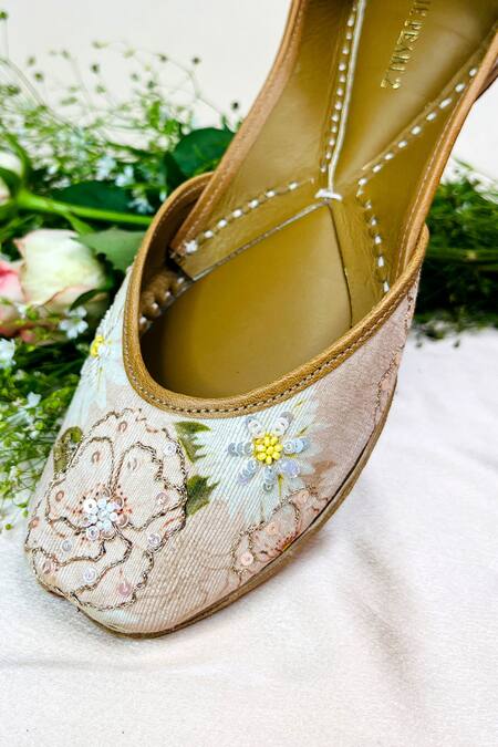 Buy_Pixie Pearlz_Peach Dreamy Hues Floral Print Juttis _Online_at_Aza_Fashions