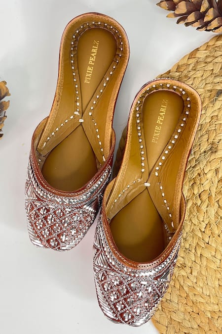 Pixie Pearlz Fitoor Embellished Juttis 