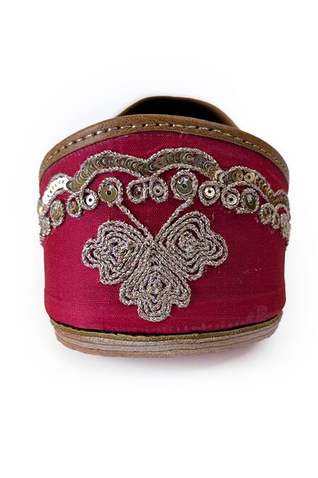 Pixie Pearlz_Magenta Gul Dori And Sequin Embroidered Juttis _Online_at_Aza_Fashions