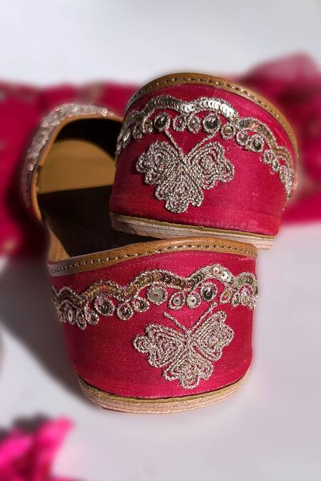 Buy_Pixie Pearlz_Magenta Gul Dori And Sequin Embroidered Juttis _Online_at_Aza_Fashions