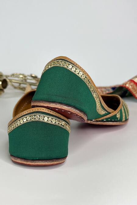 Buy_Pixie Pearlz_Emerald Green Morbagh Embellished Juttis 
