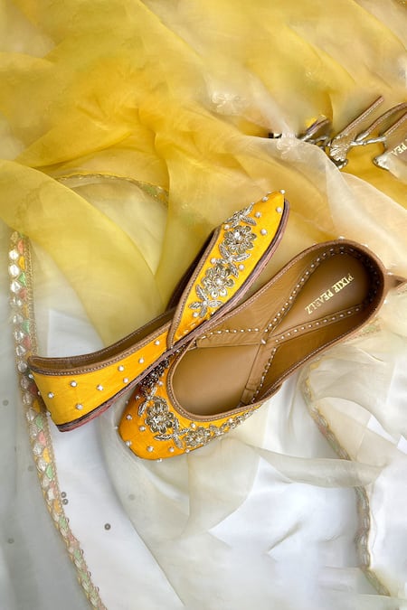 Pixie Pearlz Nora Flower Embroidered Juttis 