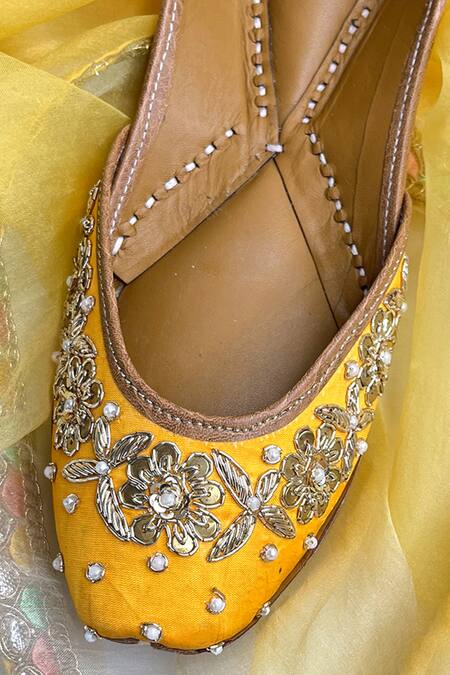 Buy_Pixie Pearlz_Yellow Nora Flower Embroidered Juttis _Online_at_Aza_Fashions