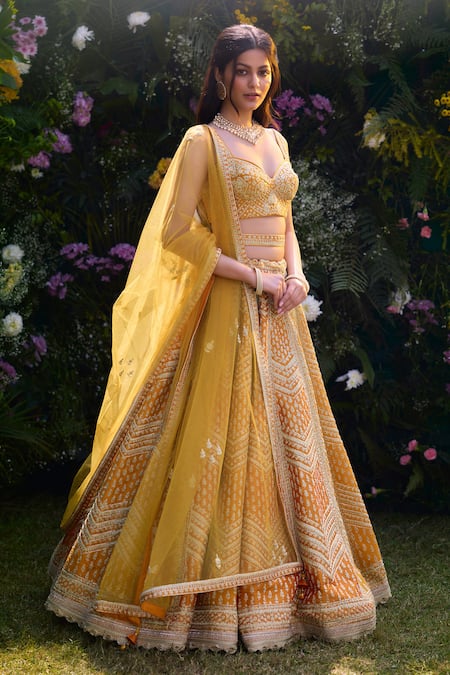 Shyam Narayan Prasad Yellow Raw Silk Embroidered Zari Sweetheart Lehenga Set With Belt 