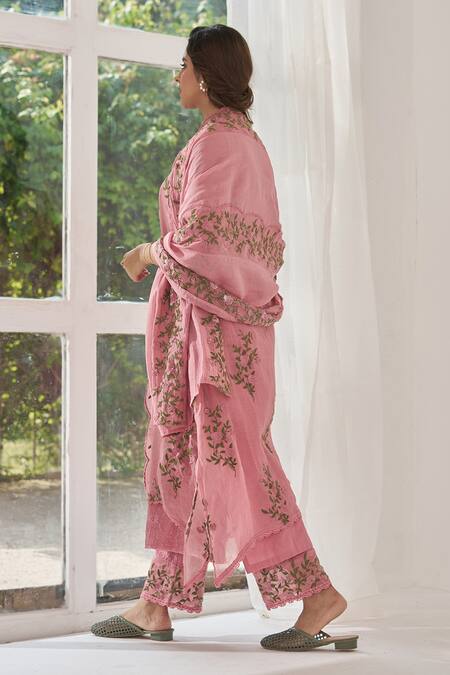 Naaz By Noor Pink Organza, Chanderi Embroidery Round Neck Gulaabsa Baano Thread Kurta Set Online at Aza Fashions Naaz By Noor_Pink Organza, Chanderi Embroidery Round Neck Gulaabsa Baano Thread Kurta Set _Online_at_Aza_Fashions