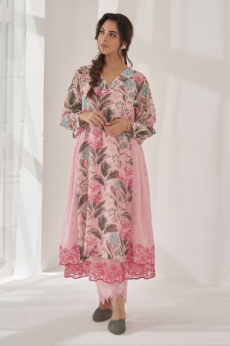 Shop Naaz By Noor Pink Cotton, Organza Lace, Embroidery V-neck Gulshan Baano Side Panel Kurta Set Online at Aza Fashions Shop_Naaz By Noor_Pink Cotton, Organza Lace, Embroidery V-neck Gulshan Baano Side Panel Kurta Set _Online_at_Aza_Fashions