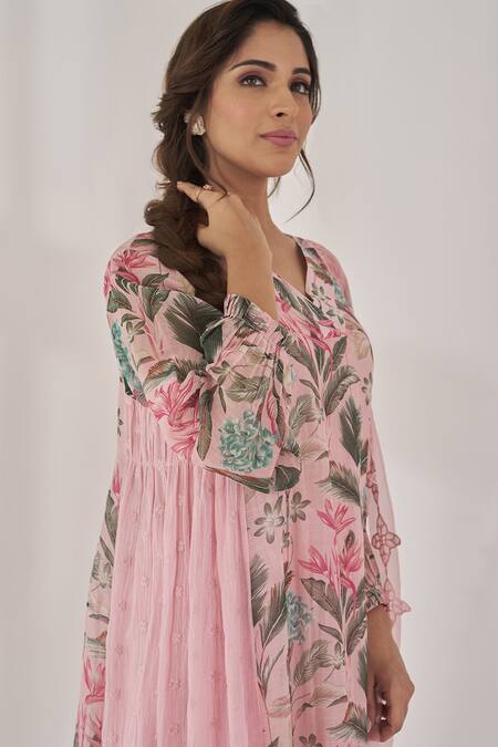 Naaz By Noor Pink Cotton, Organza Lace, Embroidery V-neck Gulshan Baano Side Panel Kurta Set at Aza Fashions Naaz By Noor_Pink Cotton, Organza Lace, Embroidery V-neck Gulshan Baano Side Panel Kurta Set _at_Aza_Fashions