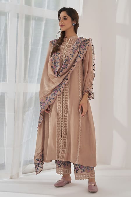 NAAZ BY NOOR Beige Chanderi Embroidered Floral Mandarin Collar Shabaana Baano Kurta Pant Set 