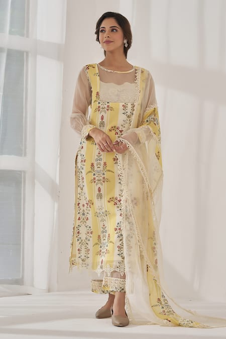 NAAZ BY NOOR Yellow Organza Embroidered Lace Round Taira Baano Floral Printed Kurta Pant Set 