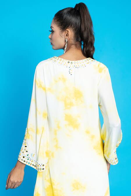 Buy Aurouss Ivory Crepe Mirrors V-neck Mug Dye Print Kurta With Palazzo Online at Aza Fashions Buy_Aurouss_Ivory Crepe Mirrors V-neck Mug Dye Print Kurta With Palazzo _Online_at_Aza_Fashions