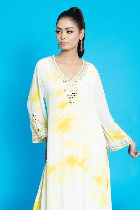 Shop Aurouss Ivory Crepe Mirrors V-neck Mug Dye Print Kurta With Palazzo Online at Aza Fashions Shop_Aurouss_Ivory Crepe Mirrors V-neck Mug Dye Print Kurta With Palazzo _Online_at_Aza_Fashions