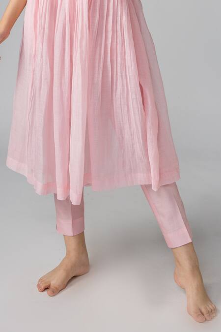 Bihart Pink Cotton, Silk Applique Round Neck Placed Bird Kurta With Trouser Online at Aza Fashions Bihart_Pink Cotton, Silk Applique Round Neck Placed Bird Kurta With Trouser _Online_at_Aza_Fashions