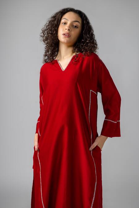 Shop Bihart Red Cotton, Silk, Organza Embroidery Split V-neck Threadwork Kurta Trouser Set Online at Aza Fashions Shop_Bihart_Red Cotton, Silk, Organza Embroidery Split V-neck Threadwork Kurta Trouser Set _Online_at_Aza_Fashions