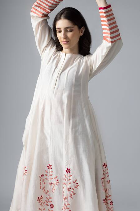 Bihart Off White Cotton, Silk, Organza Applique Round Neck Floral Anarkali Trouser Set Online at Aza Fashions Bihart_Off White Cotton, Silk, Organza Applique Round Neck Floral Anarkali Trouser Set _Online_at_Aza_Fashions