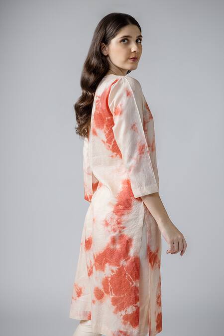 Shop Bihart Off White Tussar, , Organza, Satin Tie-dye Kurta Trouser Set at Aza Fashions Shop_Bihart_Off White Tussar, , Organza, Satin Tie-dye Kurta Trouser Set _at_Aza_Fashions