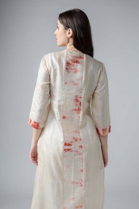 Shop Bihart Off White Tussar, Organza Round Neck Placed Tie-dye Kurta Trouser Set at Aza Fashions Shop_Bihart_Off White Tussar, Organza Round Neck Placed Tie-dye Kurta Trouser Set _at_Aza_Fashions