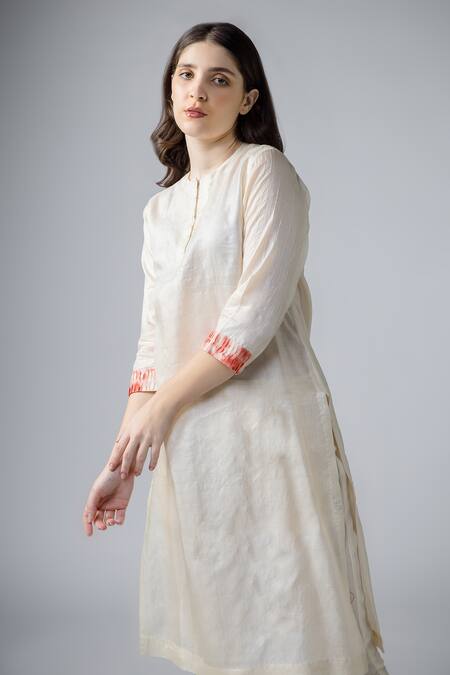 Bihart Off White Tussar, Organza Round Neck Placed Tie-dye Kurta Trouser Set Online at Aza Fashions Bihart_Off White Tussar, Organza Round Neck Placed Tie-dye Kurta Trouser Set _Online_at_Aza_Fashions