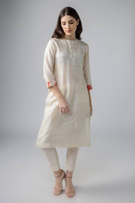 Shop Bihart Off White Tussar, Organza Round Neck Placed Tie-dye Kurta Trouser Set Online at Aza Fashions Shop_Bihart_Off White Tussar, Organza Round Neck Placed Tie-dye Kurta Trouser Set _Online_at_Aza_Fashions