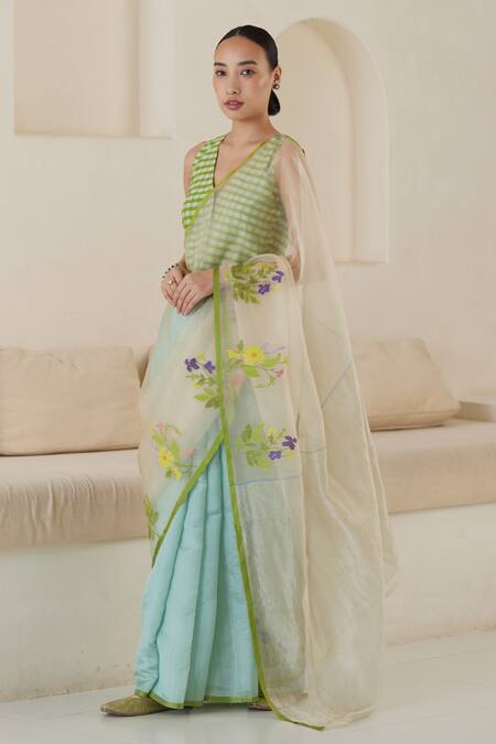 Surmaye Green Silk, Organza Embroidery Adore Floral Jamdani Saree Online at Aza Fashions Surmaye_Green Silk, Organza Embroidery Adore Floral Jamdani Saree _Online_at_Aza_Fashions