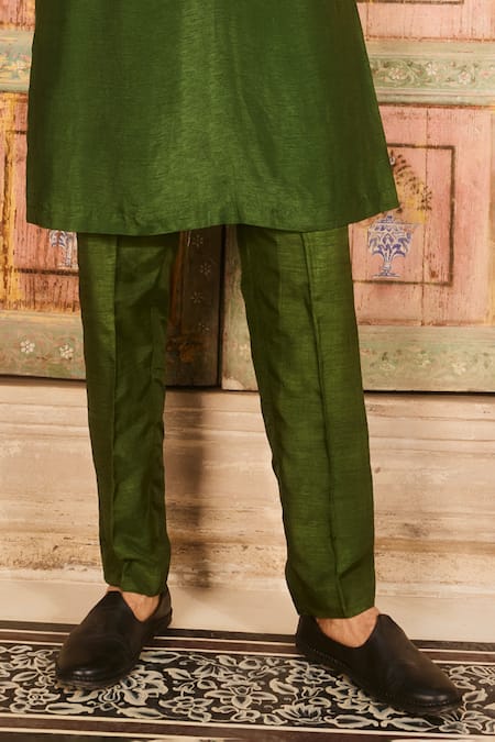 Diyarajvvir Green Cotton, Silk, Linen Metallic Quad Vine Embroidered Yoke Kurta With Pant Online at Aza Fashions Diyarajvvir_Green Cotton, Silk, Linen Metallic Quad Vine Embroidered Yoke Kurta With Pant _Online_at_Aza_Fashions