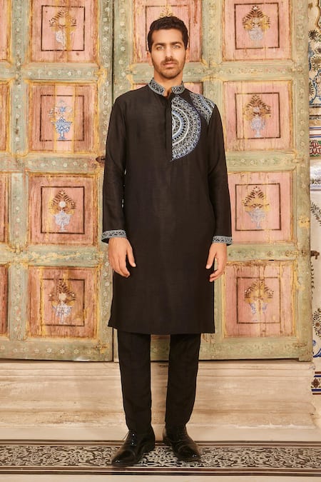 DiyaRajvvir Tribal Mandala Thread Embroidered Kurta With Pant 