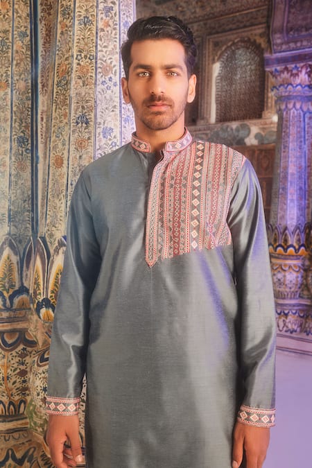 Shop Diyarajvvir Grey Cotton, Silk Embroidery Persian Grid Thread Kurta With Pant at Aza Fashions Shop_Diyarajvvir_Grey Cotton, Silk Embroidery Persian Grid Thread Kurta With Pant _at_Aza_Fashions