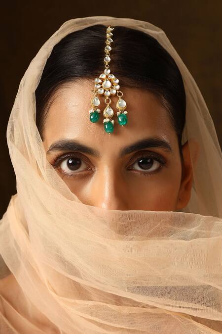 Swabhimann_Green Floral Cutwork Kundan Embellished Maangtikka _Online_at_Aza_Fashions
